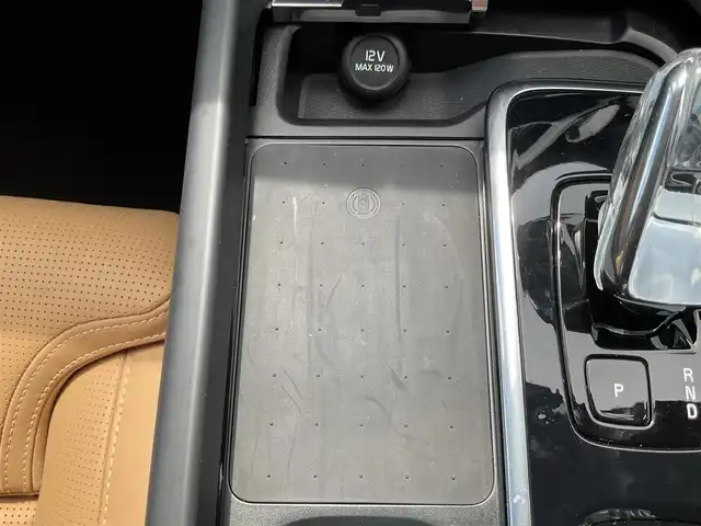 ボルボ ボルボ ＸＣ６０ アルティメット B5 AWD 熊本県 2023(令5)年 1.2万km ぺブルグレー ・スマートキー/・プッシュスタート/・パノラマサンルーフ/・Pilot Assist/・レーンキープエイド/・ロードサインインフォメーション/・前車発進通知/・衝突回避/・パークアシスト/・ブラインドスポットモニター/・ドライバーアラート/・クロストラフィックアシスト/・レーンアシスト/・アクティブハイビーム/・クルーズコントロール(追従式)/・茶革シート/・前席パワーシート/・全席シートヒーター /・前席エアシート /・純正メモリナビ/　【Bluetooth・USB・AppleCarPlay・AndroidAuto】/・全方位カメラ/・ETC/・ワイヤレス充電/・パワーバクドア/・LEDヘッドランプ/・LEDフォグランプ/・純正マット