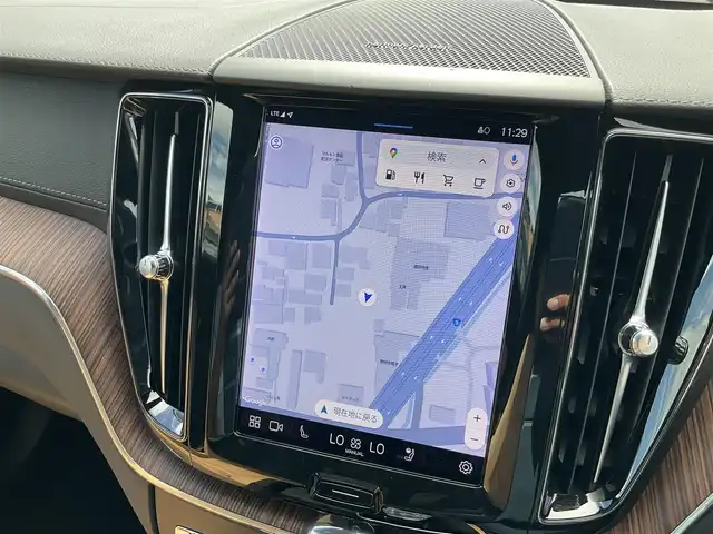 ボルボ ボルボ ＸＣ６０ アルティメット B5 AWD 熊本県 2023(令5)年 1.2万km ぺブルグレー ・スマートキー/・プッシュスタート/・パノラマサンルーフ/・Pilot Assist/・レーンキープエイド/・ロードサインインフォメーション/・前車発進通知/・衝突回避/・パークアシスト/・ブラインドスポットモニター/・ドライバーアラート/・クロストラフィックアシスト/・レーンアシスト/・アクティブハイビーム/・クルーズコントロール(追従式)/・茶革シート/・前席パワーシート/・全席シートヒーター /・前席エアシート /・純正メモリナビ/　【Bluetooth・USB・AppleCarPlay・AndroidAuto】/・全方位カメラ/・ETC/・ワイヤレス充電/・パワーバクドア/・LEDヘッドランプ/・LEDフォグランプ/・純正マット