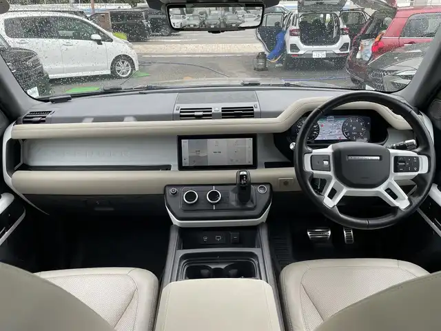 ランドローバー ランドローバー ディフェンダー 110SE 兵庫県 2021(令3)年 1.2万km ベージュ /ワンオーナー//カラー ゴンドワナストーン（1DK）//内装エイコーン/ルナ//EXPRORER PACK（UP GLADE）/ エクステリアサイドマウントギアキャリア/ エクスペディションルーフラック/ レイズドエアインテーク/ フロントエクスペディションプロテクションシステム/ フィックスドサイドステップ/ デプロイアブルルーフラダー//URBAN PACK/ フットペダル（ブライトメタル）/ スペアホイールカバー/ ブライトリアスカッフプレート/OP:/ サテンプロテクションフィルム/ スライディングパノラミックルーフ/ フロント/リヤクラシックマッドフラップ/ フルハイトラゲッジスペースパーテーション/ インテグレーテッドエアコンプレッサー/ アクティビティキー//エアサスペンション//純正ナビ//Bluetooth/Apple Car Play//MERIDIANスピーカー//3Dサラウンドカメラ（360度モニター）//ClearSightインテリアリアビューミラー//エマージェンシーブレーキ//レーンキープ//ドライバーコンディションモニター//パーキングエイド//リヤトラフィックモニター//ブラインドスポットアシスト//ACC//オートハイビームアシスト//R4/5/6/7ディーラー点検記録