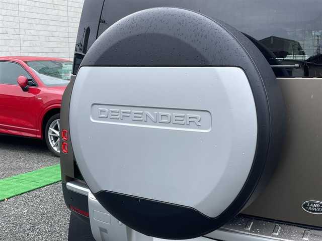 ランドローバー ランドローバー ディフェンダー 110SE 兵庫県 2021(令3)年 1.2万km ベージュ /ワンオーナー//カラー ゴンドワナストーン（1DK）//内装エイコーン/ルナ//EXPRORER PACK（UP GLADE）/ エクステリアサイドマウントギアキャリア/ エクスペディションルーフラック/ レイズドエアインテーク/ フロントエクスペディションプロテクションシステム/ フィックスドサイドステップ/ デプロイアブルルーフラダー//URBAN PACK/ フットペダル（ブライトメタル）/ スペアホイールカバー/ ブライトリアスカッフプレート/OP:/ サテンプロテクションフィルム/ スライディングパノラミックルーフ/ フロント/リヤクラシックマッドフラップ/ フルハイトラゲッジスペースパーテーション/ インテグレーテッドエアコンプレッサー/ アクティビティキー//エアサスペンション//純正ナビ//Bluetooth/Apple Car Play//MERIDIANスピーカー//3Dサラウンドカメラ（360度モニター）//ClearSightインテリアリアビューミラー//エマージェンシーブレーキ//レーンキープ//ドライバーコンディションモニター//パーキングエイド//リヤトラフィックモニター//ブラインドスポットアシスト//ACC//オートハイビームアシスト//R4/5/6/7ディーラー点検記録