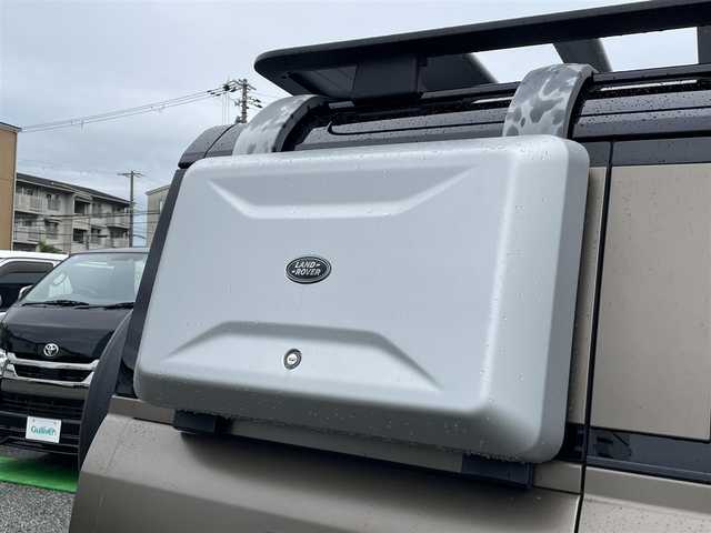 ランドローバー ランドローバー ディフェンダー 110SE 兵庫県 2021(令3)年 1.2万km ベージュ /ワンオーナー//カラー ゴンドワナストーン（1DK）//内装エイコーン/ルナ//EXPRORER PACK（UP GLADE）/ エクステリアサイドマウントギアキャリア/ エクスペディションルーフラック/ レイズドエアインテーク/ フロントエクスペディションプロテクションシステム/ フィックスドサイドステップ/ デプロイアブルルーフラダー//URBAN PACK/ フットペダル（ブライトメタル）/ スペアホイールカバー/ ブライトリアスカッフプレート/OP:/ サテンプロテクションフィルム/ スライディングパノラミックルーフ/ フロント/リヤクラシックマッドフラップ/ フルハイトラゲッジスペースパーテーション/ インテグレーテッドエアコンプレッサー/ アクティビティキー//エアサスペンション//純正ナビ//Bluetooth/Apple Car Play//MERIDIANスピーカー//3Dサラウンドカメラ（360度モニター）//ClearSightインテリアリアビューミラー//エマージェンシーブレーキ//レーンキープ//ドライバーコンディションモニター//パーキングエイド//リヤトラフィックモニター//ブラインドスポットアシスト//ACC//オートハイビームアシスト//R4/5/6/7ディーラー点検記録