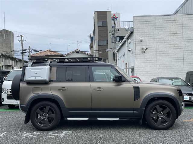 ランドローバー ランドローバー ディフェンダー 110SE 兵庫県 2021(令3)年 1.2万km ベージュ /ワンオーナー//カラー ゴンドワナストーン（1DK）//内装エイコーン/ルナ//EXPRORER PACK（UP GLADE）/ エクステリアサイドマウントギアキャリア/ エクスペディションルーフラック/ レイズドエアインテーク/ フロントエクスペディションプロテクションシステム/ フィックスドサイドステップ/ デプロイアブルルーフラダー//URBAN PACK/ フットペダル（ブライトメタル）/ スペアホイールカバー/ ブライトリアスカッフプレート/OP:/ サテンプロテクションフィルム/ スライディングパノラミックルーフ/ フロント/リヤクラシックマッドフラップ/ フルハイトラゲッジスペースパーテーション/ インテグレーテッドエアコンプレッサー/ アクティビティキー//エアサスペンション//純正ナビ//Bluetooth/Apple Car Play//MERIDIANスピーカー//3Dサラウンドカメラ（360度モニター）//ClearSightインテリアリアビューミラー//エマージェンシーブレーキ//レーンキープ//ドライバーコンディションモニター//パーキングエイド//リヤトラフィックモニター//ブラインドスポットアシスト//ACC//オートハイビームアシスト//R4/5/6/7ディーラー点検記録