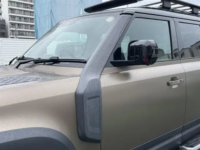 ランドローバー ランドローバー ディフェンダー 110SE 兵庫県 2021(令3)年 1.2万km ベージュ /ワンオーナー//カラー ゴンドワナストーン（1DK）//内装エイコーン/ルナ//EXPRORER PACK（UP GLADE）/ エクステリアサイドマウントギアキャリア/ エクスペディションルーフラック/ レイズドエアインテーク/ フロントエクスペディションプロテクションシステム/ フィックスドサイドステップ/ デプロイアブルルーフラダー//URBAN PACK/ フットペダル（ブライトメタル）/ スペアホイールカバー/ ブライトリアスカッフプレート/OP:/ サテンプロテクションフィルム/ スライディングパノラミックルーフ/ フロント/リヤクラシックマッドフラップ/ フルハイトラゲッジスペースパーテーション/ インテグレーテッドエアコンプレッサー/ アクティビティキー//エアサスペンション//純正ナビ//Bluetooth/Apple Car Play//MERIDIANスピーカー//3Dサラウンドカメラ（360度モニター）//ClearSightインテリアリアビューミラー//エマージェンシーブレーキ//レーンキープ//ドライバーコンディションモニター//パーキングエイド//リヤトラフィックモニター//ブラインドスポットアシスト//ACC//オートハイビームアシスト//R4/5/6/7ディーラー点検記録