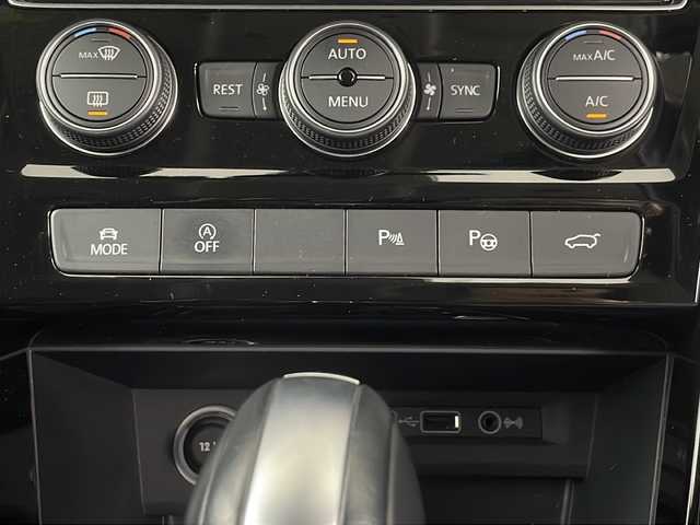 フォルクスワーゲン ゴルフ トゥーラン TDI ハイライン 埼玉県 2020(令2)年 4.4万km ピュアホワイト 純正ナビ/　AM/FM/CD/DVD/BT/フルセグTV/バックカメラ/レーダークルーズコントロール/ETC2.0/シートヒーター/電動リアゲート/ブレードホールド/電子パーキング/衝突軽減システム/レーンキープアシスト/パドルシフト/コーナーセンサー/LEDヘッドライト/フォグランプ/純正フロアマット/純正アルミホイール/ロールサンシェード