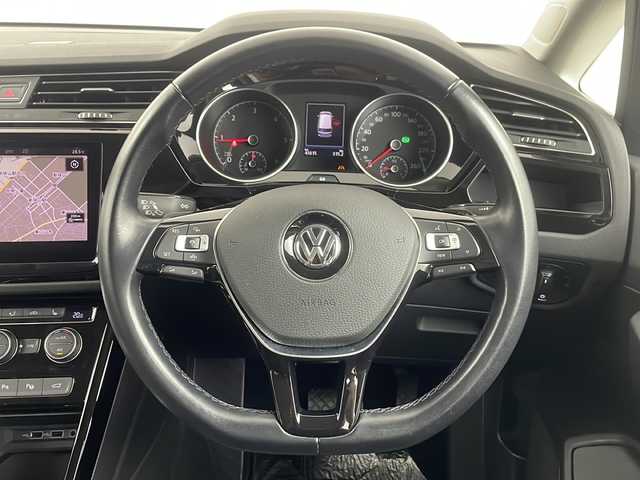 フォルクスワーゲン ゴルフ トゥーラン TDI ハイライン 埼玉県 2020(令2)年 4.4万km ピュアホワイト 純正ナビ/　AM/FM/CD/DVD/BT/フルセグTV/バックカメラ/レーダークルーズコントロール/ETC2.0/シートヒーター/電動リアゲート/ブレードホールド/電子パーキング/衝突軽減システム/レーンキープアシスト/パドルシフト/コーナーセンサー/LEDヘッドライト/フォグランプ/純正フロアマット/純正アルミホイール/ロールサンシェード