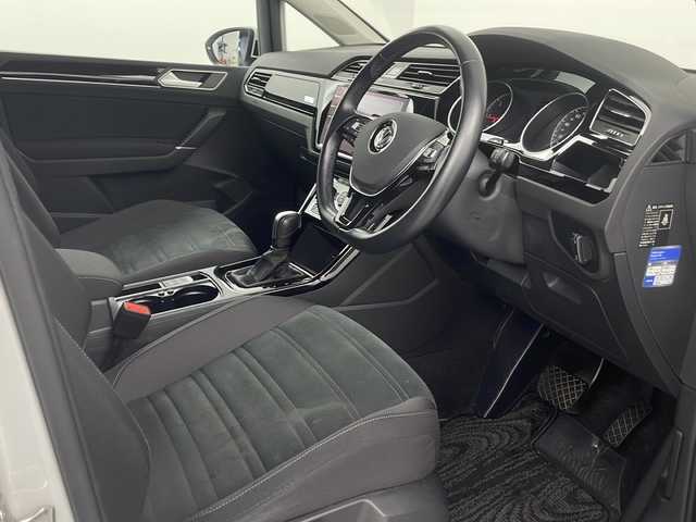 フォルクスワーゲン ゴルフ トゥーラン TDI ハイライン 埼玉県 2020(令2)年 4.4万km ピュアホワイト 純正ナビ/　AM/FM/CD/DVD/BT/フルセグTV/バックカメラ/レーダークルーズコントロール/ETC2.0/シートヒーター/電動リアゲート/ブレードホールド/電子パーキング/衝突軽減システム/レーンキープアシスト/パドルシフト/コーナーセンサー/LEDヘッドライト/フォグランプ/純正フロアマット/純正アルミホイール/ロールサンシェード