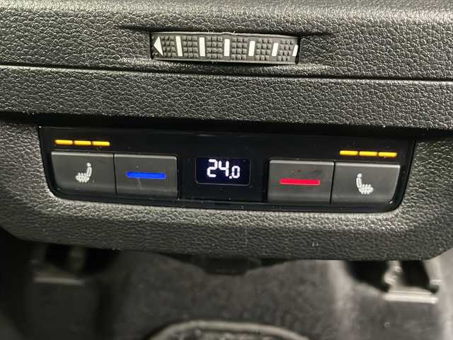 フォルクスワーゲン ゴルフ トゥーラン TDI ハイライン 埼玉県 2020(令2)年 4.4万km ピュアホワイト 純正ナビ/　AM/FM/CD/DVD/BT/フルセグTV/バックカメラ/レーダークルーズコントロール/ETC2.0/シートヒーター/電動リアゲート/ブレードホールド/電子パーキング/衝突軽減システム/レーンキープアシスト/パドルシフト/コーナーセンサー/LEDヘッドライト/フォグランプ/純正フロアマット/純正アルミホイール/ロールサンシェード