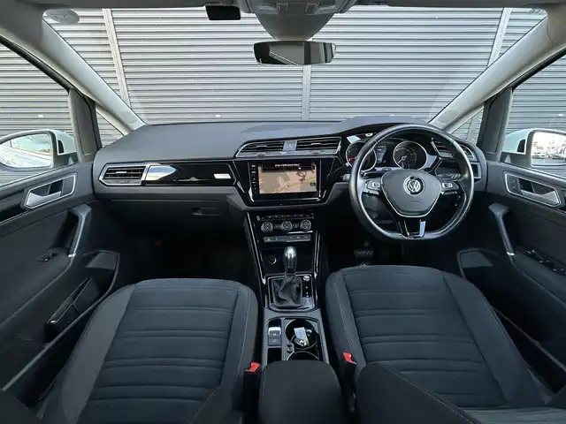 フォルクスワーゲン ゴルフ トゥーラン TDI ハイライン 茨城県 2020(令2)年 4.4万km ピュアホワイト オ-ルインSFT /ACC /DiscoverPro /TV /シートヒーター /レーンキープアシスト /ブラインドスポットモニター /バックモニター /パークディスタンス /パークアシスト /LEDヘッドライト /パワ-テ-ルゲ-ト /CarPlay /BT/USB/DVD/CD /ETC2.0 /ロールサンシェード/禁煙車