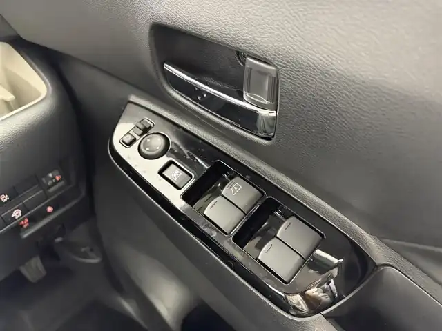 三菱 デリカミニ T プレミアム 愛知県 2025(令7)年 0.1千km アイボリー 届出済未使用車/4WD/ターボ/e-Assist/・衝突軽減ブレーキシステム/・車線逸脱警報システム/・オートマチックハイビーム/・ふらつき警報/マイパイロット/・レーダークルーズコントロール/・車線維持支援システム/純正9インチディスプレイオーディオ/マルチアラウンドモニター/革巻きステアリング/ステアリングリモコン/ステアリングヒーター/ハーフレザーシート/シートヒーター/両側パワースライドドア/純正LEDヘッドライト/フォグランプ/純正15インチアルミホイール/取扱説明書/保証書/スペアキー