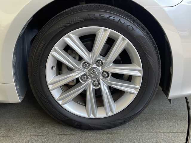 トヨタ クラウン ハイブリッド アスリートS 宮崎県 2013(平25)年 14.1万km プレシャスシルバー 禁煙車/社外8型SDナビ(AVIC-RL99)/フルセグTV/CD/DVD/Bluetooth/クルーズコントロール/スマートキー　スペア1本/ステアリングスイッチ/D/Nパワーシート/D/Nシートヒーター/プッシュスタート/電動格納ミラー/純正フロアマット/純正17インチアルミホイル/純正LEDオートライト/純正LEDフォグ/オートエアコン/バックカメラ/ETC