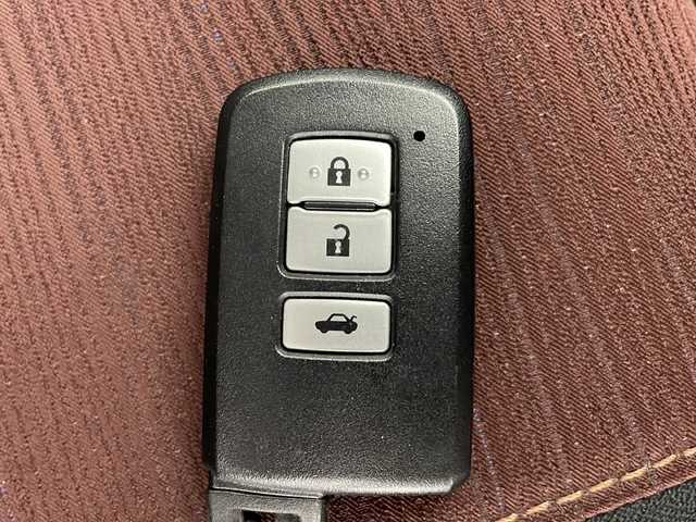 トヨタ クラウン ハイブリッド アスリートS 宮崎県 2013(平25)年 14.1万km プレシャスシルバー 禁煙車/社外8型SDナビ(AVIC-RL99)/フルセグTV/CD/DVD/Bluetooth/クルーズコントロール/スマートキー　スペア1本/ステアリングスイッチ/D/Nパワーシート/D/Nシートヒーター/プッシュスタート/電動格納ミラー/純正フロアマット/純正17インチアルミホイル/純正LEDオートライト/純正LEDフォグ/オートエアコン/バックカメラ/ETC