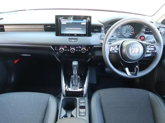 ホンダ ヴェゼル ハイブリッド e:HEV Z 石川県 2025(令7)年 0.3万km プレミアムクリスタルレッドM プッシュスタート/スマートキー2本/アクティブクルーズコントロール/ステアリングヒーター/パーキングセンサー/ハンズフリーアクセスパワーゲート/パドルシフト/ビルトインETC/Fシートヒーター/FRソナーセンサー/黒ハーフレザーシート/ヒルディセントコントロール/アダプティブドライビングビーム/ドアバイザー/Fフォグランプ/純正フロアマット