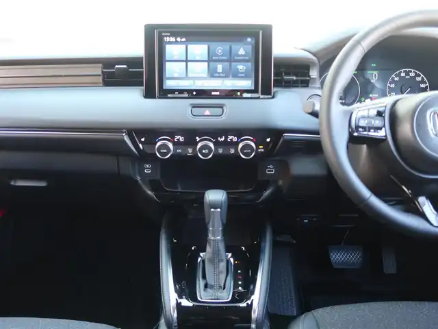 ホンダ ヴェゼル ハイブリッド e:HEV Z 石川県 2025(令7)年 0.3万km プレミアムクリスタルレッドM プッシュスタート/スマートキー2本/アクティブクルーズコントロール/ステアリングヒーター/パーキングセンサー/ハンズフリーアクセスパワーゲート/パドルシフト/ビルトインETC/Fシートヒーター/FRソナーセンサー/黒ハーフレザーシート/ヒルディセントコントロール/アダプティブドライビングビーム/ドアバイザー/Fフォグランプ/純正フロアマット