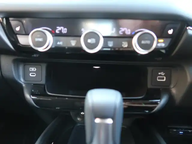 ホンダ ヴェゼル ハイブリッド e:HEV Z 石川県 2025(令7)年 0.3万km プレミアムクリスタルレッドM プッシュスタート/スマートキー2本/アクティブクルーズコントロール/ステアリングヒーター/パーキングセンサー/ハンズフリーアクセスパワーゲート/パドルシフト/ビルトインETC/Fシートヒーター/FRソナーセンサー/黒ハーフレザーシート/ヒルディセントコントロール/アダプティブドライビングビーム/ドアバイザー/Fフォグランプ/純正フロアマット