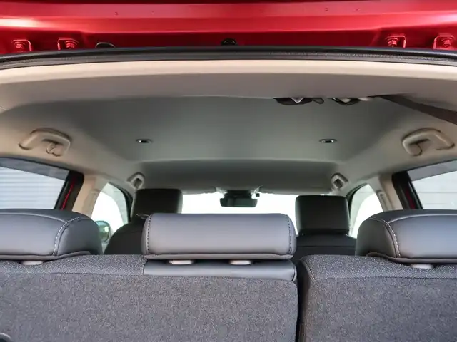 ホンダ ヴェゼル ハイブリッド e:HEV Z 石川県 2025(令7)年 0.3万km プレミアムクリスタルレッドM プッシュスタート/スマートキー2本/アクティブクルーズコントロール/ステアリングヒーター/パーキングセンサー/ハンズフリーアクセスパワーゲート/パドルシフト/ビルトインETC/Fシートヒーター/FRソナーセンサー/黒ハーフレザーシート/ヒルディセントコントロール/アダプティブドライビングビーム/ドアバイザー/Fフォグランプ/純正フロアマット