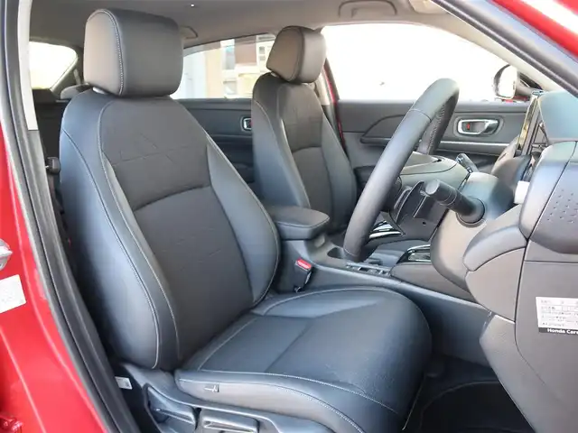 ホンダ ヴェゼル ハイブリッド e:HEV Z 石川県 2025(令7)年 0.3万km プレミアムクリスタルレッドM プッシュスタート/スマートキー2本/アクティブクルーズコントロール/ステアリングヒーター/パーキングセンサー/ハンズフリーアクセスパワーゲート/パドルシフト/ビルトインETC/Fシートヒーター/FRソナーセンサー/黒ハーフレザーシート/ヒルディセントコントロール/アダプティブドライビングビーム/ドアバイザー/Fフォグランプ/純正フロアマット