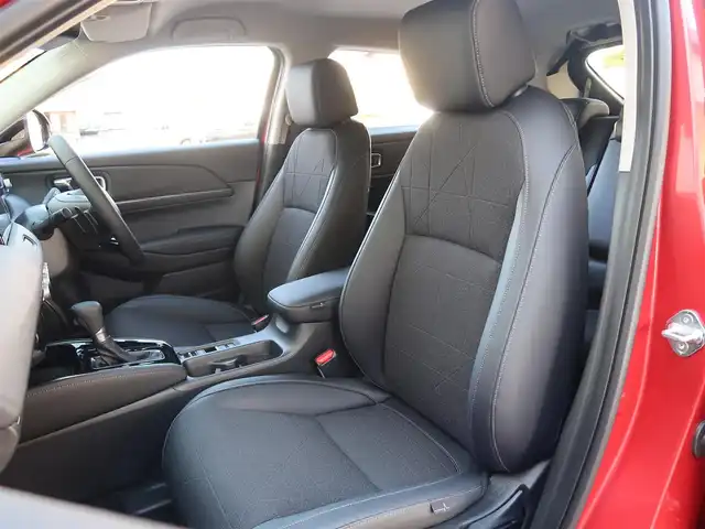 ホンダ ヴェゼル ハイブリッド e:HEV Z 石川県 2025(令7)年 0.3万km プレミアムクリスタルレッドM プッシュスタート/スマートキー2本/アクティブクルーズコントロール/ステアリングヒーター/パーキングセンサー/ハンズフリーアクセスパワーゲート/パドルシフト/ビルトインETC/Fシートヒーター/FRソナーセンサー/黒ハーフレザーシート/ヒルディセントコントロール/アダプティブドライビングビーム/ドアバイザー/Fフォグランプ/純正フロアマット