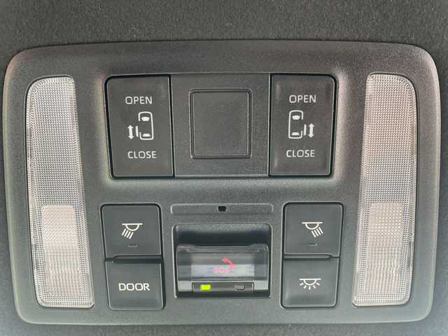 トヨタ ノア S－G 神奈川県 2022(令4)年 5万km ホワイトパールクリスタルシャイン ・トヨタセーフティセンス/・純正ディスプレイオーディオ/・電動パーキング（オートホールド）/・シートヒーター