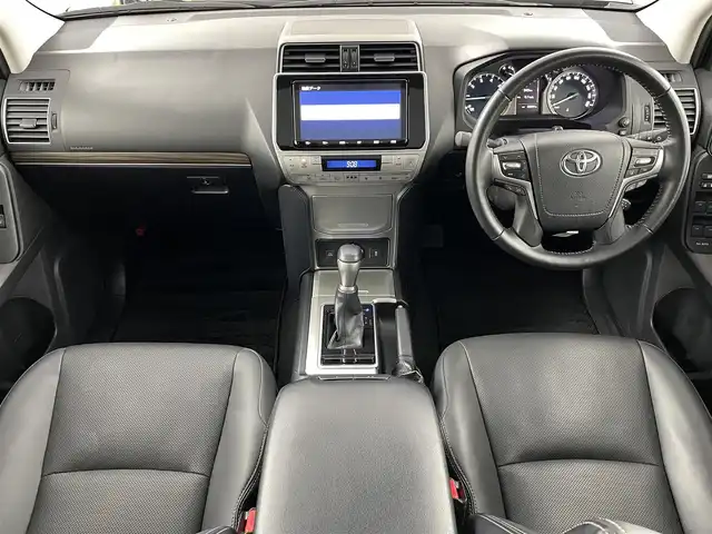 トヨタ ランドクルーザー プラド TX Lパッケージ マットブラED 福島県 2023(令5)年 2.1万km ブラック トヨタセーフティーセンス/・車線逸脱警報/・衝撃軽減ブレーキ/・先行車発車警報/・道路標識認識システム/・盗難防止装置/・レーダークルーズコントロール/・コーナーセンサー前後/純正9インチＳＤナビ　/・フルセグＴＶ/・バックカメラ/・Bluetooth接続/・CD/DVD/・AM、FM/・ビルトインETC2.0/・USB/・HDMI/・ステアリングスイッチ/４WD/ワンオーナー/サンルーフ/ルーフレール/デジタルインナーミラー /前席パワーシート/前席シートヒーター /前席エアシート  /レザーシート/レザーハンドル/LEDヘッドライト/フォグランプ/オートライト/オートマチックハイビーム/ウィンカーミラー/純正アルミホイール/純正フロアマット/プッシュスタート/スマートキー/スペアキー