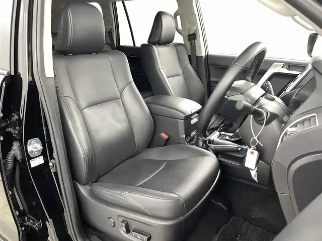 トヨタ ランドクルーザー プラド TX Lパッケージ マットブラED 福島県 2023(令5)年 2.1万km ブラック トヨタセーフティーセンス/・車線逸脱警報/・衝撃軽減ブレーキ/・先行車発車警報/・道路標識認識システム/・盗難防止装置/・レーダークルーズコントロール/・コーナーセンサー前後/純正9インチＳＤナビ　/・フルセグＴＶ/・バックカメラ/・Bluetooth接続/・CD/DVD/・AM、FM/・ビルトインETC2.0/・USB/・HDMI/・ステアリングスイッチ/４WD/ワンオーナー/サンルーフ/ルーフレール/デジタルインナーミラー /前席パワーシート/前席シートヒーター /前席エアシート  /レザーシート/レザーハンドル/LEDヘッドライト/フォグランプ/オートライト/オートマチックハイビーム/ウィンカーミラー/純正アルミホイール/純正フロアマット/プッシュスタート/スマートキー/スペアキー