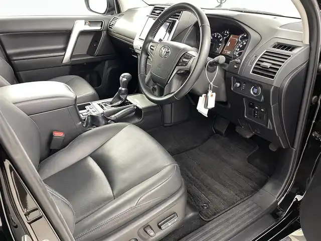 トヨタ ランドクルーザー プラド TX Lパッケージ マットブラED 福島県 2023(令5)年 2.1万km ブラック トヨタセーフティーセンス/・車線逸脱警報/・衝撃軽減ブレーキ/・先行車発車警報/・道路標識認識システム/・盗難防止装置/・レーダークルーズコントロール/・コーナーセンサー前後/純正9インチＳＤナビ　/・フルセグＴＶ/・バックカメラ/・Bluetooth接続/・CD/DVD/・AM、FM/・ビルトインETC2.0/・USB/・HDMI/・ステアリングスイッチ/４WD/ワンオーナー/サンルーフ/ルーフレール/デジタルインナーミラー /前席パワーシート/前席シートヒーター /前席エアシート  /レザーシート/レザーハンドル/LEDヘッドライト/フォグランプ/オートライト/オートマチックハイビーム/ウィンカーミラー/純正アルミホイール/純正フロアマット/プッシュスタート/スマートキー/スペアキー