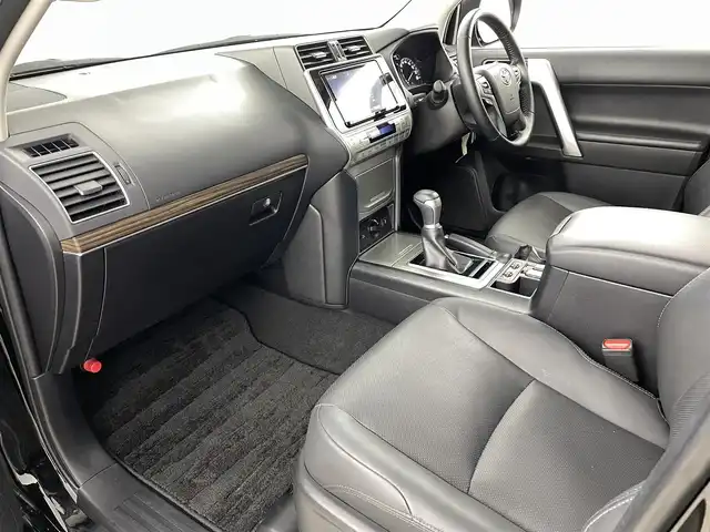 トヨタ ランドクルーザー プラド TX Lパッケージ マットブラED 福島県 2023(令5)年 2.1万km ブラック トヨタセーフティーセンス/・車線逸脱警報/・衝撃軽減ブレーキ/・先行車発車警報/・道路標識認識システム/・盗難防止装置/・レーダークルーズコントロール/・コーナーセンサー前後/純正9インチＳＤナビ　/・フルセグＴＶ/・バックカメラ/・Bluetooth接続/・CD/DVD/・AM、FM/・ビルトインETC2.0/・USB/・HDMI/・ステアリングスイッチ/４WD/ワンオーナー/サンルーフ/ルーフレール/デジタルインナーミラー /前席パワーシート/前席シートヒーター /前席エアシート  /レザーシート/レザーハンドル/LEDヘッドライト/フォグランプ/オートライト/オートマチックハイビーム/ウィンカーミラー/純正アルミホイール/純正フロアマット/プッシュスタート/スマートキー/スペアキー