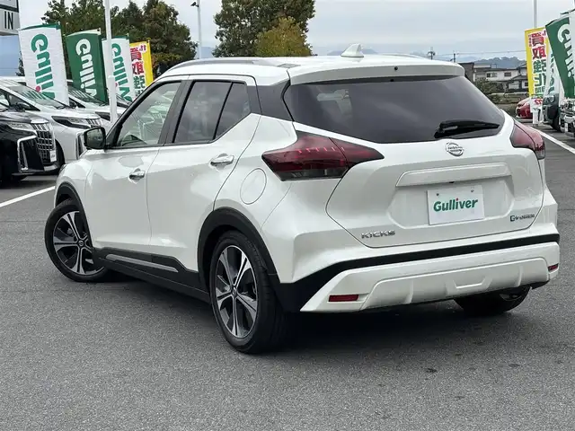 日産 キックス X ツートーンインテリアED 奈良県 2020(令2)年 3.1万km ブリリアントホワイトパール 純正９インチナビ　/フルセグテレビ　/ｂｌｕｅｔｏｏｔｈ　/アラウンドビューモニター　/インテリジェントミラー　/シート―ヒーター　/ステアリングヒーター　/プロパイロット　/革シート　/純正ホイール　/ＵＳＢポート