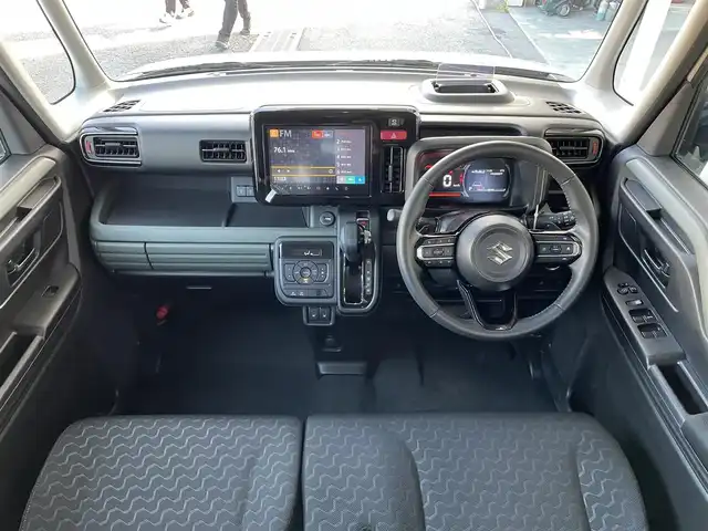 スズキ スペーシア ギア HYBRID XZターボ 東京都 2024(令6)年 1万km ベージュⅡ ワンオーナー　/純正９型メモリナビ＆フルセグ /・BluetoothAudio/・AppleCarPlay＆AndroidAuto/ヘッドアップディスプレィ /アラウンドビューモニター /両側パワースライドドア　/前席シートヒーター /ステアリングヒーター /セーフティサポート /（予防安全技術）/・デュアルカメラブレーキサポート２/・誤発進抑制機能/・低速時ブレーキホールド/・車線逸脱警報機能/・アダプティブクルーズコントロール/・標識認識機能/・発進お知らせ機能/LEDヘッドライト /Wエアバック＆ABS/保証書＆取説