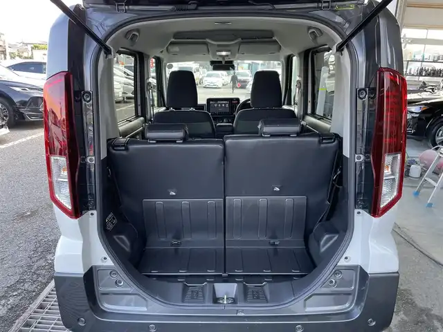 スズキ スペーシア ギア HYBRID XZターボ 東京都 2024(令6)年 1万km ベージュⅡ ワンオーナー　/純正９型メモリナビ＆フルセグ /・BluetoothAudio/・AppleCarPlay＆AndroidAuto/ヘッドアップディスプレィ /アラウンドビューモニター /両側パワースライドドア　/前席シートヒーター /ステアリングヒーター /セーフティサポート /（予防安全技術）/・デュアルカメラブレーキサポート２/・誤発進抑制機能/・低速時ブレーキホールド/・車線逸脱警報機能/・アダプティブクルーズコントロール/・標識認識機能/・発進お知らせ機能/LEDヘッドライト /Wエアバック＆ABS/保証書＆取説