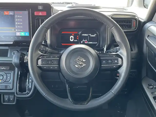 スズキ スペーシア ギア HYBRID XZターボ 東京都 2024(令6)年 1万km ベージュⅡ ワンオーナー　/純正９型メモリナビ＆フルセグ /・BluetoothAudio/・AppleCarPlay＆AndroidAuto/ヘッドアップディスプレィ /アラウンドビューモニター /両側パワースライドドア　/前席シートヒーター /ステアリングヒーター /セーフティサポート /（予防安全技術）/・デュアルカメラブレーキサポート２/・誤発進抑制機能/・低速時ブレーキホールド/・車線逸脱警報機能/・アダプティブクルーズコントロール/・標識認識機能/・発進お知らせ機能/LEDヘッドライト /Wエアバック＆ABS/保証書＆取説