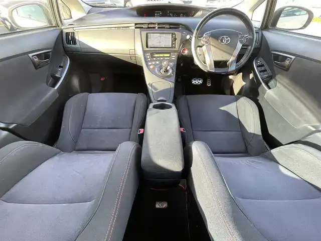 トヨタ プリウス S ツーリングセレ G’s 愛知県 2014(平26)年 13.1万km ホワイトパールクリスタルシャイン Ｇｚ/純正ＳＤナビ/Ｆ・Ｂカメラ　/ＤＴＶ　/ＢＴ　/ＣＤ／ＤＶＤ　/純正Ｆドラレコ　/Ｇｚ専用フロアマット・シート・外装ステッカー　/プッシュスタート　/ＥＴＣ　/Ｇｚ純正１８インチＡＷ