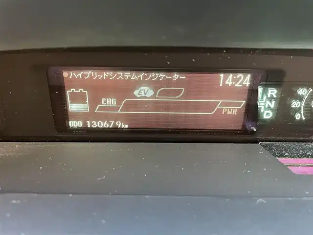 トヨタ プリウス S ツーリングセレ G’s 愛知県 2014(平26)年 13.1万km ホワイトパールクリスタルシャイン Ｇｚ/純正ＳＤナビ/Ｆ・Ｂカメラ　/ＤＴＶ　/ＢＴ　/ＣＤ／ＤＶＤ　/純正Ｆドラレコ　/Ｇｚ専用フロアマット・シート・外装ステッカー　/プッシュスタート　/ＥＴＣ　/Ｇｚ純正１８インチＡＷ