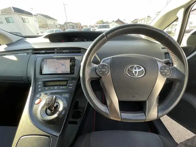 トヨタ プリウス S ツーリングセレ G’s 愛知県 2014(平26)年 13.1万km ホワイトパールクリスタルシャイン Ｇｚ/純正ＳＤナビ/Ｆ・Ｂカメラ　/ＤＴＶ　/ＢＴ　/ＣＤ／ＤＶＤ　/純正Ｆドラレコ　/Ｇｚ専用フロアマット・シート・外装ステッカー　/プッシュスタート　/ＥＴＣ　/Ｇｚ純正１８インチＡＷ