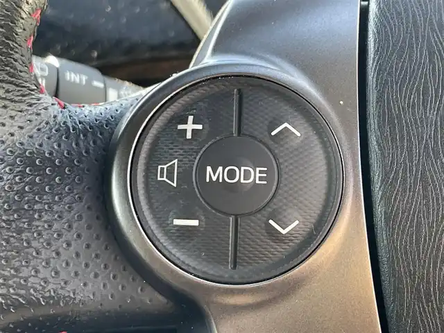 トヨタ プリウス S ツーリングセレ G’s 愛知県 2014(平26)年 13.1万km ホワイトパールクリスタルシャイン Ｇｚ/純正ＳＤナビ/Ｆ・Ｂカメラ　/ＤＴＶ　/ＢＴ　/ＣＤ／ＤＶＤ　/純正Ｆドラレコ　/Ｇｚ専用フロアマット・シート・外装ステッカー　/プッシュスタート　/ＥＴＣ　/Ｇｚ純正１８インチＡＷ