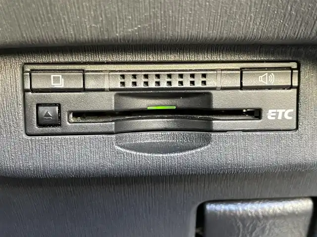 トヨタ プリウス S ツーリングセレ G’s 愛知県 2014(平26)年 13.1万km ホワイトパールクリスタルシャイン Ｇｚ/純正ＳＤナビ/Ｆ・Ｂカメラ　/ＤＴＶ　/ＢＴ　/ＣＤ／ＤＶＤ　/純正Ｆドラレコ　/Ｇｚ専用フロアマット・シート・外装ステッカー　/プッシュスタート　/ＥＴＣ　/Ｇｚ純正１８インチＡＷ