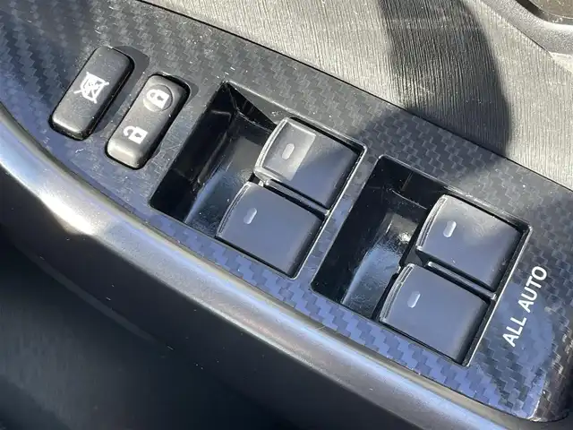 トヨタ プリウス S ツーリングセレ G’s 愛知県 2014(平26)年 13.1万km ホワイトパールクリスタルシャイン Ｇｚ/純正ＳＤナビ/Ｆ・Ｂカメラ　/ＤＴＶ　/ＢＴ　/ＣＤ／ＤＶＤ　/純正Ｆドラレコ　/Ｇｚ専用フロアマット・シート・外装ステッカー　/プッシュスタート　/ＥＴＣ　/Ｇｚ純正１８インチＡＷ