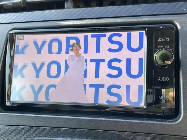 トヨタ プリウス S ツーリングセレ G’s 愛知県 2014(平26)年 13.1万km ホワイトパールクリスタルシャイン Ｇｚ/純正ＳＤナビ/Ｆ・Ｂカメラ　/ＤＴＶ　/ＢＴ　/ＣＤ／ＤＶＤ　/純正Ｆドラレコ　/Ｇｚ専用フロアマット・シート・外装ステッカー　/プッシュスタート　/ＥＴＣ　/Ｇｚ純正１８インチＡＷ