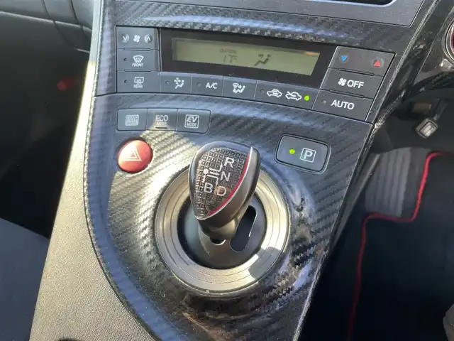 トヨタ プリウス S ツーリングセレ G’s 愛知県 2014(平26)年 13.1万km ホワイトパールクリスタルシャイン Ｇｚ/純正ＳＤナビ/Ｆ・Ｂカメラ　/ＤＴＶ　/ＢＴ　/ＣＤ／ＤＶＤ　/純正Ｆドラレコ　/Ｇｚ専用フロアマット・シート・外装ステッカー　/プッシュスタート　/ＥＴＣ　/Ｇｚ純正１８インチＡＷ