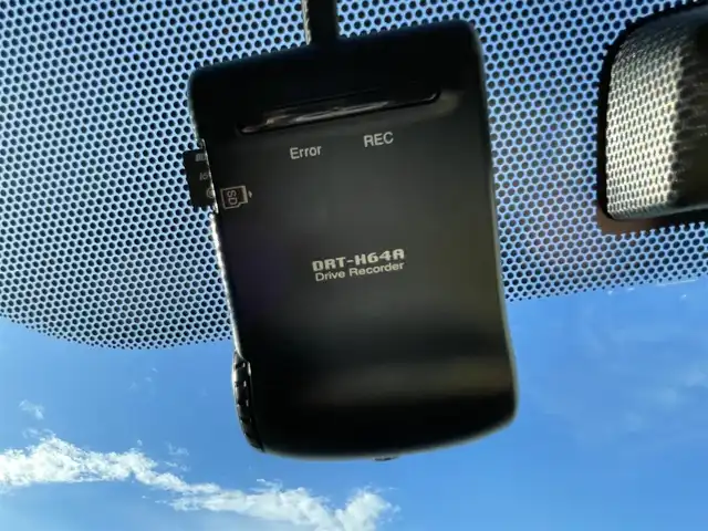 トヨタ プリウス S ツーリングセレ G’s 愛知県 2014(平26)年 13.1万km ホワイトパールクリスタルシャイン Ｇｚ/純正ＳＤナビ/Ｆ・Ｂカメラ　/ＤＴＶ　/ＢＴ　/ＣＤ／ＤＶＤ　/純正Ｆドラレコ　/Ｇｚ専用フロアマット・シート・外装ステッカー　/プッシュスタート　/ＥＴＣ　/Ｇｚ純正１８インチＡＷ