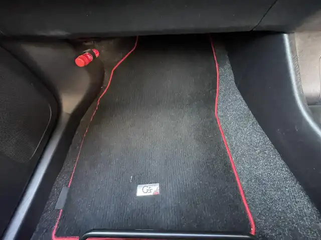 トヨタ プリウス S ツーリングセレ G’s 愛知県 2014(平26)年 13.1万km ホワイトパールクリスタルシャイン Ｇｚ/純正ＳＤナビ/Ｆ・Ｂカメラ　/ＤＴＶ　/ＢＴ　/ＣＤ／ＤＶＤ　/純正Ｆドラレコ　/Ｇｚ専用フロアマット・シート・外装ステッカー　/プッシュスタート　/ＥＴＣ　/Ｇｚ純正１８インチＡＷ