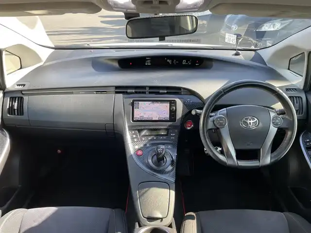 トヨタ プリウス S ツーリングセレ G’s 和歌山県 2014(平26)年 13.1万km ホワイトパールクリスタルシャイン (株)IDOMが運営する【じしゃロン和歌山店】の自社ローン対象車両になります。こちらは現金ご利用時の価格です。/自社ローンご希望の方は別途その旨お申付け下さい。/純正ＳＤナビ/Ｆ・Ｂカメラ　/ＤＴＶ　/ＢＴ　/ＣＤ／ＤＶＤ　/純正Ｆドラレコ　/Ｇｚ専用フロアマット・シート/プッシュスタート　/ＥＴＣ　/Ｇｚ純正１８インチＡＷ