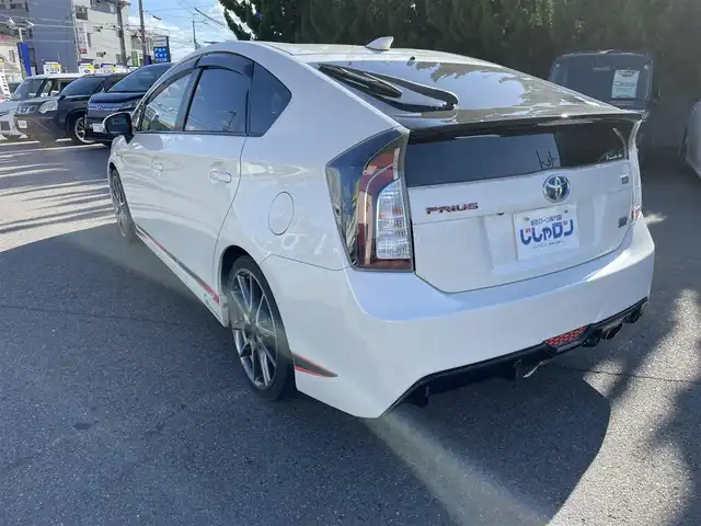トヨタ プリウス S ツーリングセレ G’s 和歌山県 2014(平26)年 13.1万km ホワイトパールクリスタルシャイン (株)IDOMが運営する【じしゃロン和歌山店】の自社ローン対象車両になります。こちらは現金ご利用時の価格です。/自社ローンご希望の方は別途その旨お申付け下さい。/純正ＳＤナビ/Ｆ・Ｂカメラ　/ＤＴＶ　/ＢＴ　/ＣＤ／ＤＶＤ　/純正Ｆドラレコ　/Ｇｚ専用フロアマット・シート/プッシュスタート　/ＥＴＣ　/Ｇｚ純正１８インチＡＷ