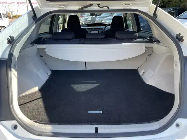 トヨタ プリウス S ツーリングセレ G’s 和歌山県 2014(平26)年 13.1万km ホワイトパールクリスタルシャイン (株)IDOMが運営する【じしゃロン和歌山店】の自社ローン対象車両になります。こちらは現金ご利用時の価格です。/自社ローンご希望の方は別途その旨お申付け下さい。/純正ＳＤナビ/Ｆ・Ｂカメラ　/ＤＴＶ　/ＢＴ　/ＣＤ／ＤＶＤ　/純正Ｆドラレコ　/Ｇｚ専用フロアマット・シート/プッシュスタート　/ＥＴＣ　/Ｇｚ純正１８インチＡＷ