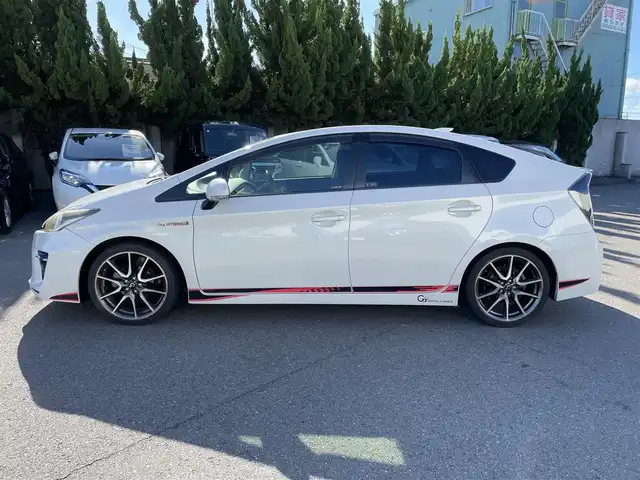 トヨタ プリウス S ツーリングセレ G’s 和歌山県 2014(平26)年 13.1万km ホワイトパールクリスタルシャイン (株)IDOMが運営する【じしゃロン和歌山店】の自社ローン対象車両になります。こちらは現金ご利用時の価格です。/自社ローンご希望の方は別途その旨お申付け下さい。/純正ＳＤナビ/Ｆ・Ｂカメラ　/ＤＴＶ　/ＢＴ　/ＣＤ／ＤＶＤ　/純正Ｆドラレコ　/Ｇｚ専用フロアマット・シート/プッシュスタート　/ＥＴＣ　/Ｇｚ純正１８インチＡＷ