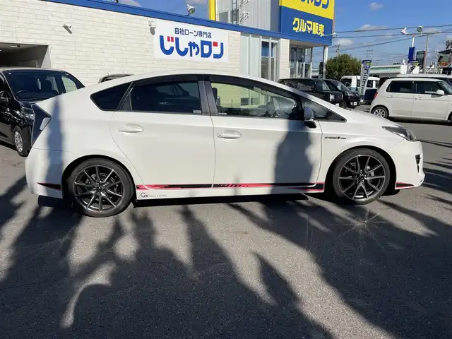 トヨタ プリウス S ツーリングセレ G’s 和歌山県 2014(平26)年 13.1万km ホワイトパールクリスタルシャイン (株)IDOMが運営する【じしゃロン和歌山店】の自社ローン対象車両になります。こちらは現金ご利用時の価格です。/自社ローンご希望の方は別途その旨お申付け下さい。/純正ＳＤナビ/Ｆ・Ｂカメラ　/ＤＴＶ　/ＢＴ　/ＣＤ／ＤＶＤ　/純正Ｆドラレコ　/Ｇｚ専用フロアマット・シート/プッシュスタート　/ＥＴＣ　/Ｇｚ純正１８インチＡＷ