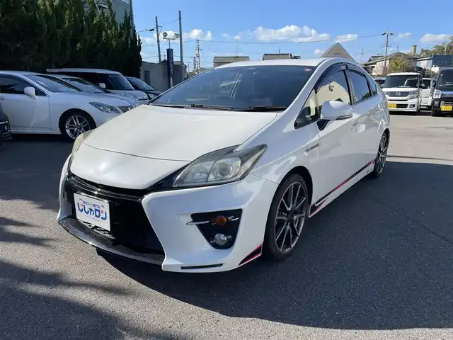 トヨタ プリウス S ツーリングセレ G’s 和歌山県 2014(平26)年 13.1万km ホワイトパールクリスタルシャイン (株)IDOMが運営する【じしゃロン和歌山店】の自社ローン対象車両になります。こちらは現金ご利用時の価格です。/自社ローンご希望の方は別途その旨お申付け下さい。/純正ＳＤナビ/Ｆ・Ｂカメラ　/ＤＴＶ　/ＢＴ　/ＣＤ／ＤＶＤ　/純正Ｆドラレコ　/Ｇｚ専用フロアマット・シート/プッシュスタート　/ＥＴＣ　/Ｇｚ純正１８インチＡＷ