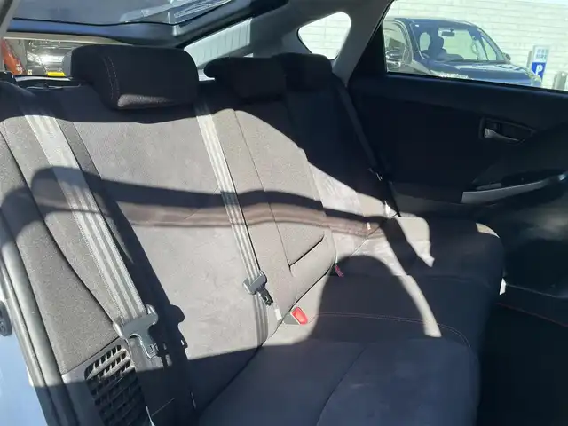 トヨタ プリウス S ツーリングセレ G’s 和歌山県 2014(平26)年 13.1万km ホワイトパールクリスタルシャイン (株)IDOMが運営する【じしゃロン和歌山店】の自社ローン対象車両になります。こちらは現金ご利用時の価格です。/自社ローンご希望の方は別途その旨お申付け下さい。/純正ＳＤナビ/Ｆ・Ｂカメラ　/ＤＴＶ　/ＢＴ　/ＣＤ／ＤＶＤ　/純正Ｆドラレコ　/Ｇｚ専用フロアマット・シート/プッシュスタート　/ＥＴＣ　/Ｇｚ純正１８インチＡＷ