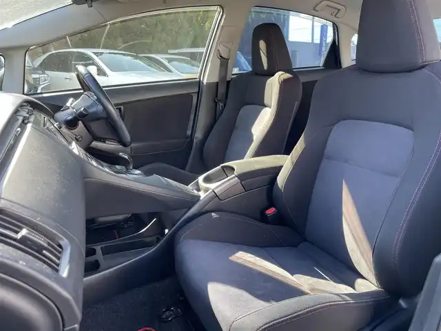 トヨタ プリウス S ツーリングセレ G’s 和歌山県 2014(平26)年 13.1万km ホワイトパールクリスタルシャイン (株)IDOMが運営する【じしゃロン和歌山店】の自社ローン対象車両になります。こちらは現金ご利用時の価格です。/自社ローンご希望の方は別途その旨お申付け下さい。/純正ＳＤナビ/Ｆ・Ｂカメラ　/ＤＴＶ　/ＢＴ　/ＣＤ／ＤＶＤ　/純正Ｆドラレコ　/Ｇｚ専用フロアマット・シート/プッシュスタート　/ＥＴＣ　/Ｇｚ純正１８インチＡＷ