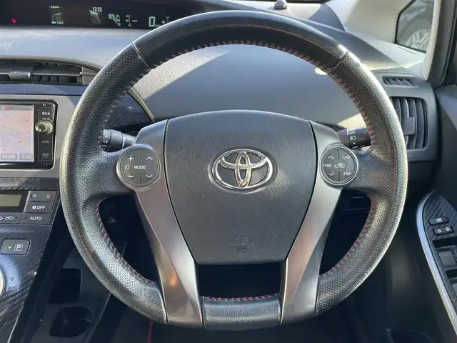 トヨタ プリウス S ツーリングセレ G’s 和歌山県 2014(平26)年 13.1万km ホワイトパールクリスタルシャイン (株)IDOMが運営する【じしゃロン和歌山店】の自社ローン対象車両になります。こちらは現金ご利用時の価格です。/自社ローンご希望の方は別途その旨お申付け下さい。/純正ＳＤナビ/Ｆ・Ｂカメラ　/ＤＴＶ　/ＢＴ　/ＣＤ／ＤＶＤ　/純正Ｆドラレコ　/Ｇｚ専用フロアマット・シート/プッシュスタート　/ＥＴＣ　/Ｇｚ純正１８インチＡＷ