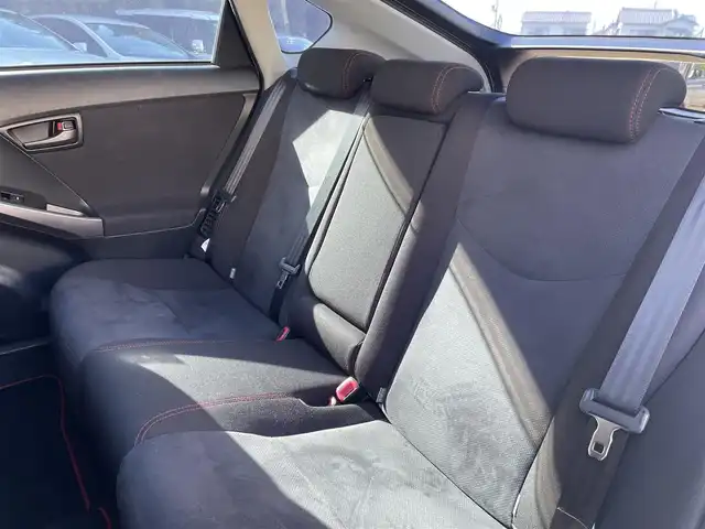 トヨタ プリウス S ツーリングセレ G’s 和歌山県 2014(平26)年 13.1万km ホワイトパールクリスタルシャイン (株)IDOMが運営する【じしゃロン和歌山店】の自社ローン対象車両になります。こちらは現金ご利用時の価格です。/自社ローンご希望の方は別途その旨お申付け下さい。/純正ＳＤナビ/Ｆ・Ｂカメラ　/ＤＴＶ　/ＢＴ　/ＣＤ／ＤＶＤ　/純正Ｆドラレコ　/Ｇｚ専用フロアマット・シート/プッシュスタート　/ＥＴＣ　/Ｇｚ純正１８インチＡＷ